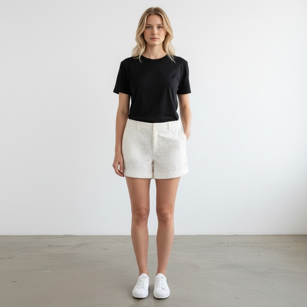 ELLE Women's White Embroidered Flowers Cotton Lined High Rise Shorts Size 10